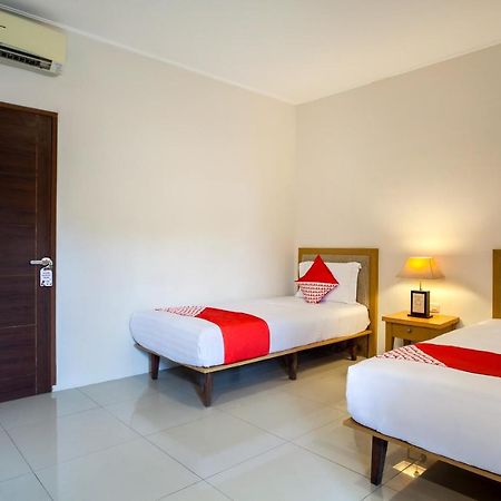 Oyo 107 Kusuma Kemang Suite Jakarta Exterior foto